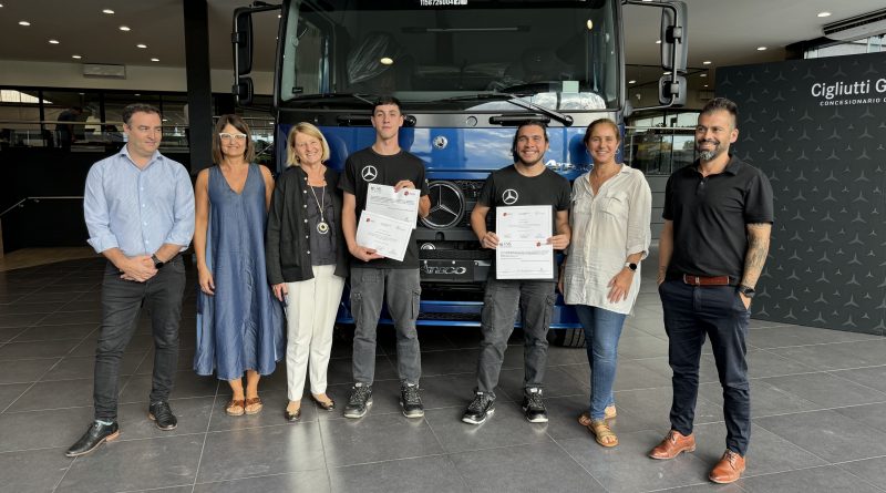 Mercedes-Benz Camiones y Buses celebra la graduación de los participantes de la primera edición del programa «TruckCionar Futuro»